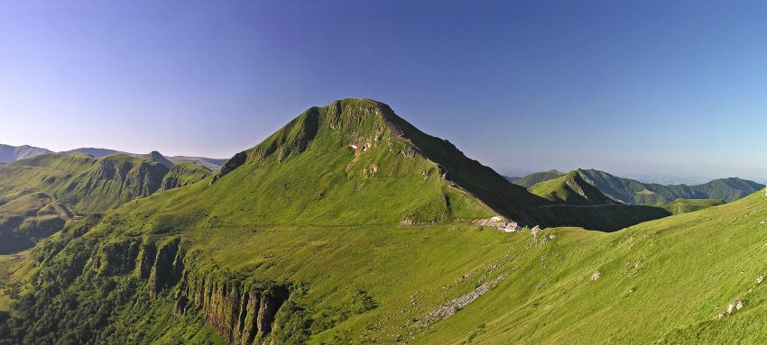 Puy Mary Cantal Auvergne chemin de crête GR400